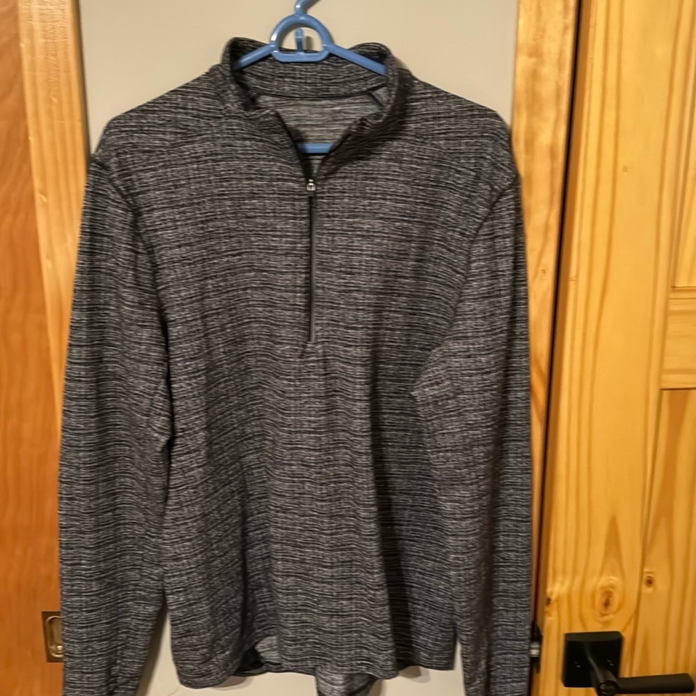 Lululemon men’s quarter zip pullover